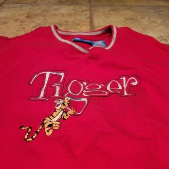 Vintage Walt Disney Store Tigger Embroidered Crewneck Red Sweatshirt Size Large - Picture 2 of 6
